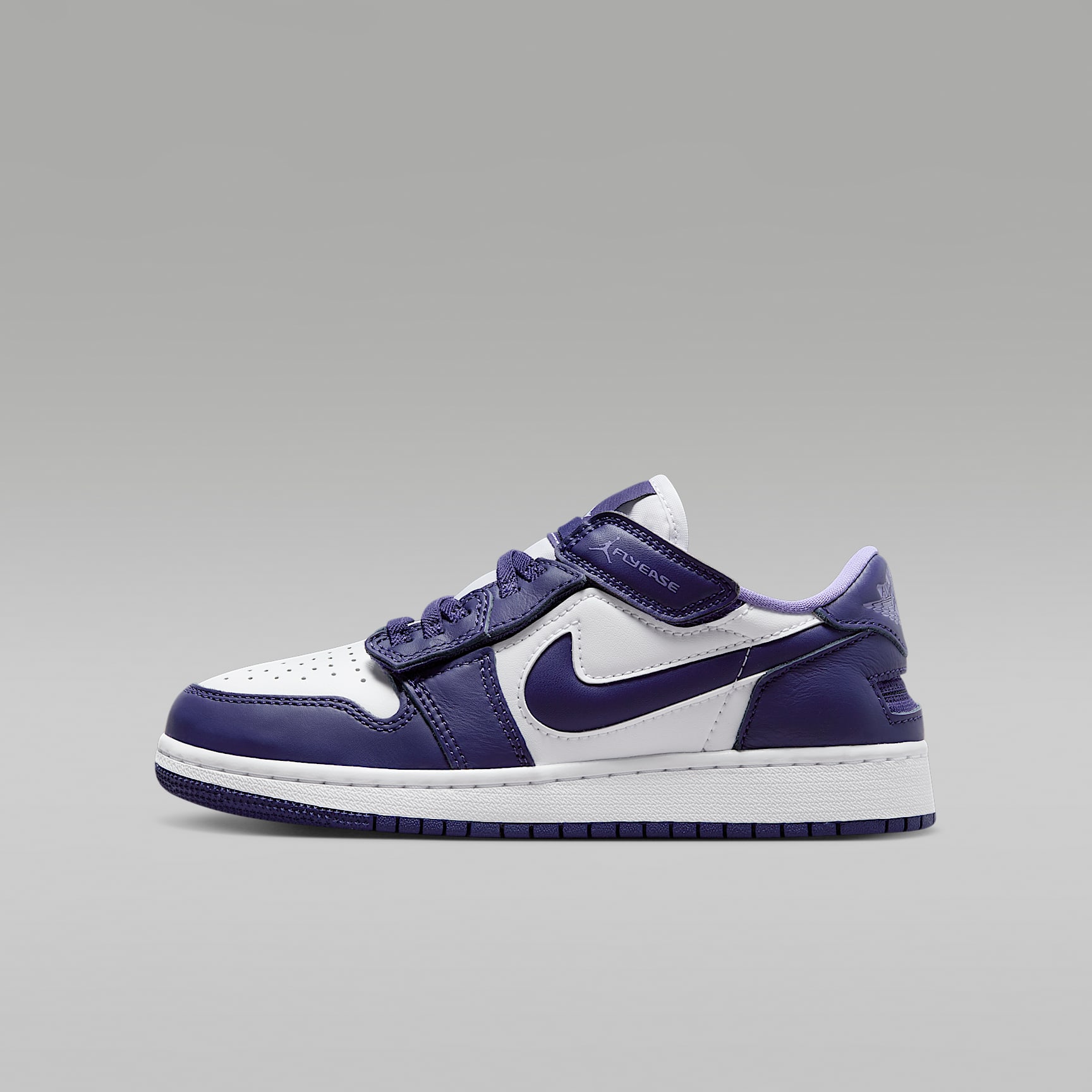 ナイキ　ジョーダン Air Jordan 1 Low FlyEase Older Kids' Shoes. Nike ID